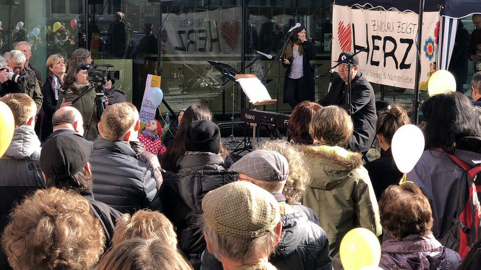 Prinzen-Sänger Sebastian Krumbiegel sang eigene Songs gegen Rechts. (c) Redaktion 