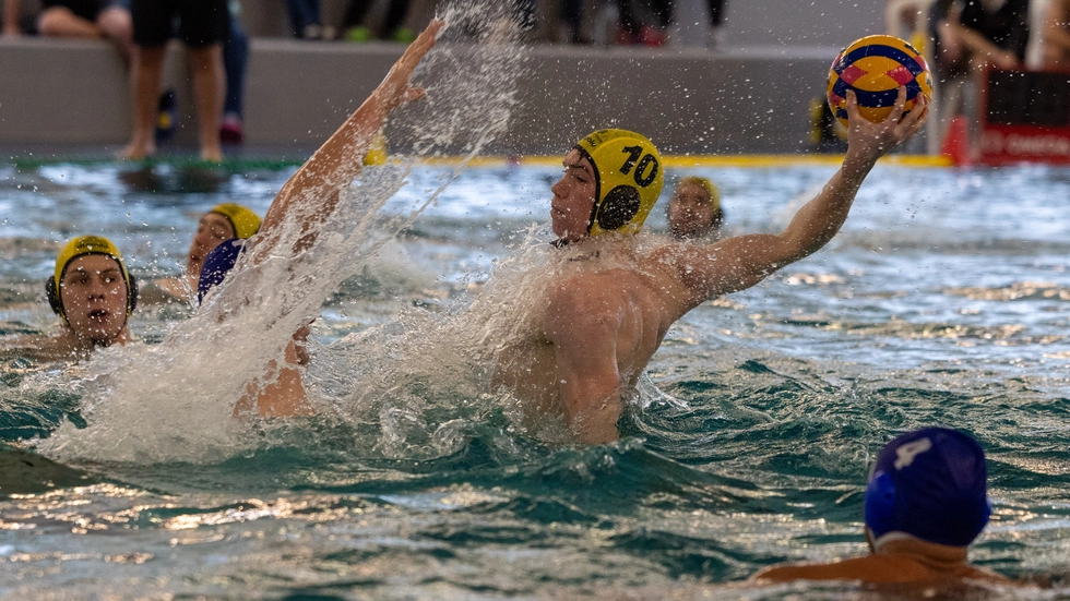 Till Giebner (10) beim Hinspiel in Zwickau im Dezember 2025.