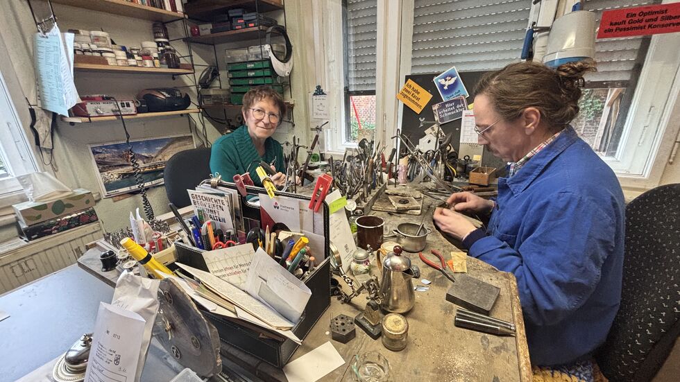 Aktuell arbeiten beide zusammen; nach seiner Ausbildung soll Hagen Wirsing das Geschäft übernehmen.