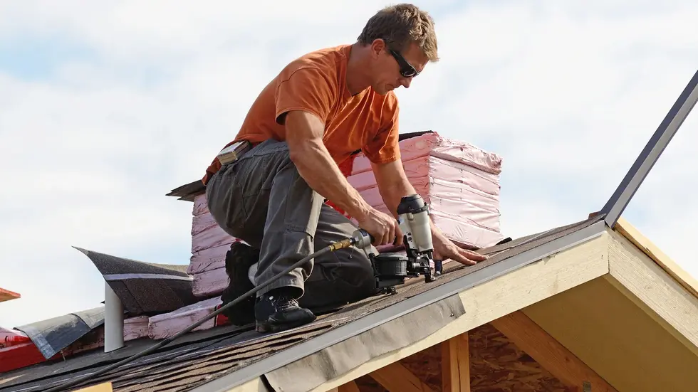 Die Masche ist nicht neu. Auch in dieser Woche waren wohl wieder falsche Handwerker in Zwickau unterwegs, um eine Seniorin abzuzocken. (Symbolbild)