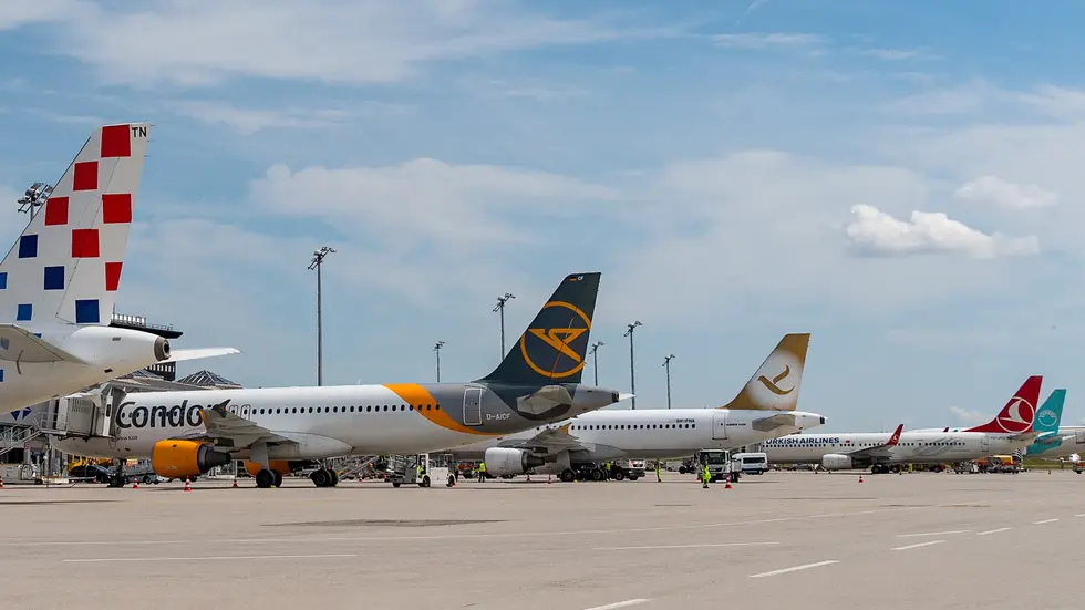 Der Flughafen Leipzig/Halle (Symbolbild). Der Flughafen Leipzig/Halle (Symbolbild).