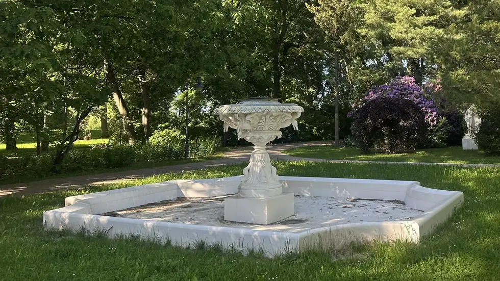 Vom Amorbrunnen steht aktuell nur noch der Sockel .
