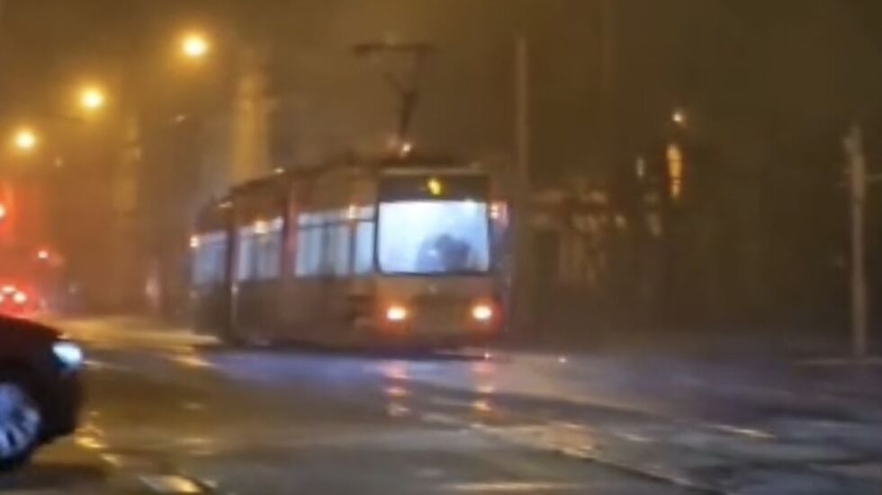 Ein Video der brennenden Bahn wurde bei Facebook gepostet. 