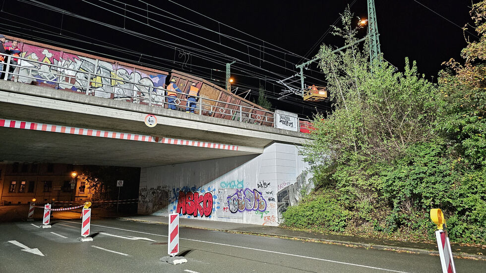 Der Unfall passierte auf einer Brücke. 