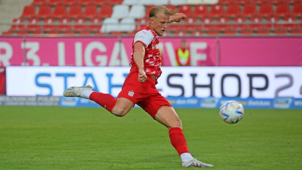 Theo Gunnar Martens hat beim FSV bis 30.06.2025 verlängert. Theo Gunnar Martens hat beim FSV bis 30.06.2025 verlängert.