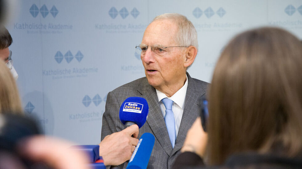 Wolfgang Schäuble im Interview nach der Diskussionsrunde Wolfgang Schäuble im Interview nach der Diskussionsrunde