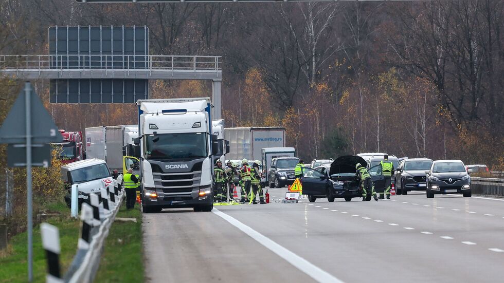 Aus den beiden Unfallfahrzeugen wurde jeweils eine verletzte Person geborgen