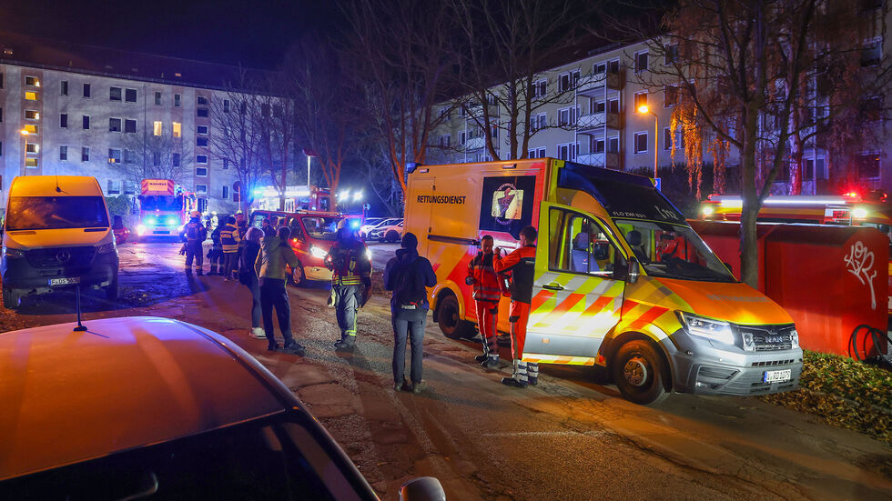 Ein Großaufgebot an Feuerwehr, Rettungsdiensten und Notärzten war vor Ort. Ein Großaufgebot an Feuerwehr, Rettungsdiensten und Notärzten war vor Ort.