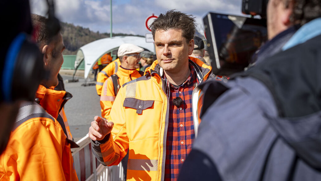 Was die wohl drehen? Auch Lutz van der Horst von der heute-show ist mit dabei.