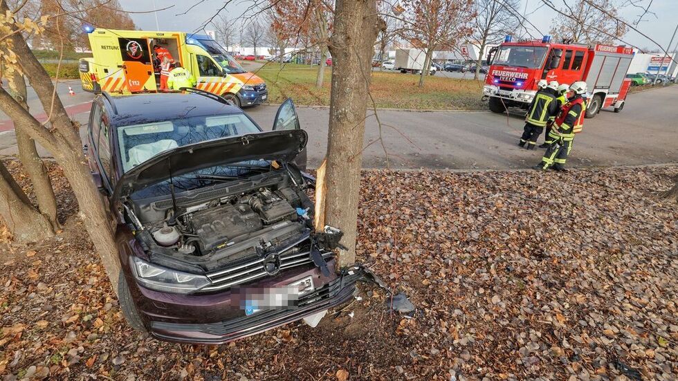 Zur Schadenshöhe lagen zunächst keine Angaben vor. Zur Schadenshöhe lagen zunächst keine Angaben vor.