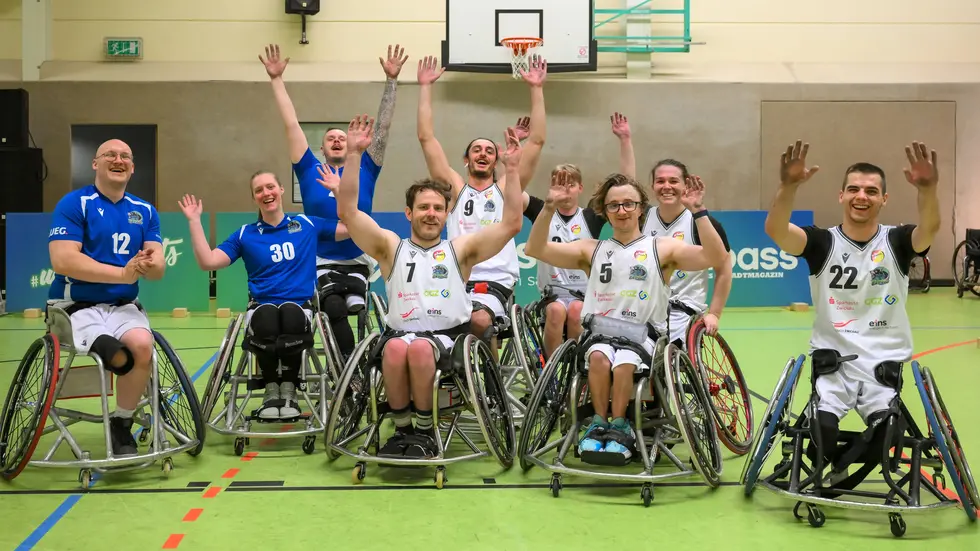 Die Zwickauer Rollstuhlbasketballer bleiben erstklassig. Die Zwickauer Rollstuhlbasketballer bleiben erstklassig.