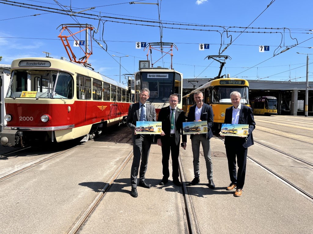 Tatra-Bahn konečně přijíždí na vlečku v Drážďanech